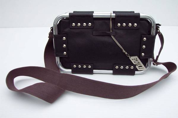 良好ジャンポールゴルチェスタッズパイプフレーム箱型バッグ鞄