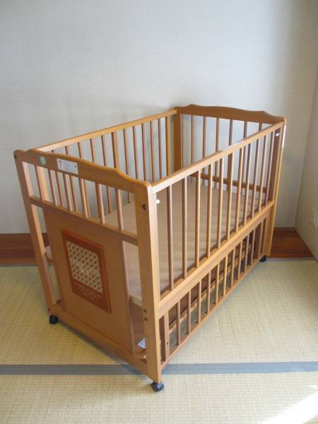 ☆中古美品：キンタローベビーベッド スイートラブエコ 天然木  