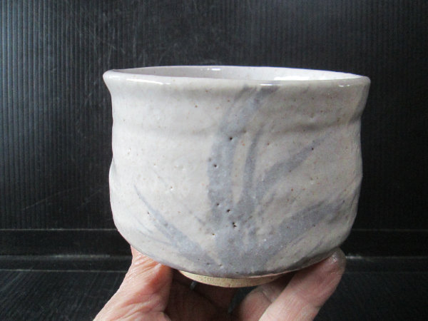 魯山人銘入り志野草花文茶碗