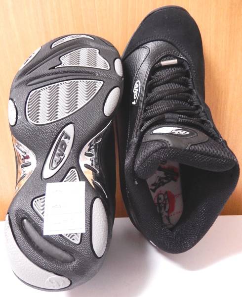 未使用展示品！AND1 タイチミッド TAI CHI MID 黒黒銀 23cm(子ども用