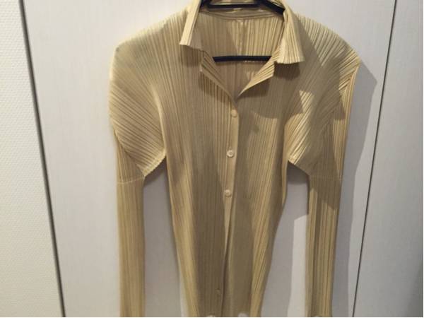 イッセイミヤケ ISSEY MIYAKE PLEATS PLEASE トップス