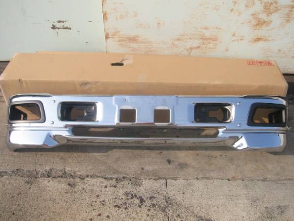 ０７’エルフ　純正　メッキ　バンパー