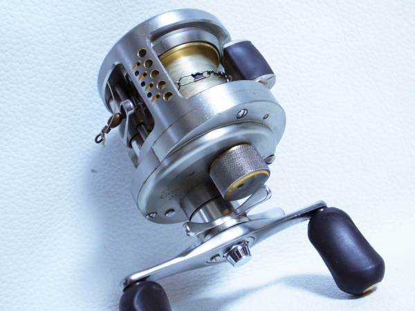 ◆SHIMANO◆シマノ 美品 リール コンクエスト CALCUTTA 201DC ◆