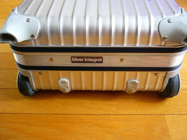 RIMOWA リモワ Silver Integral スーツケース　実用品