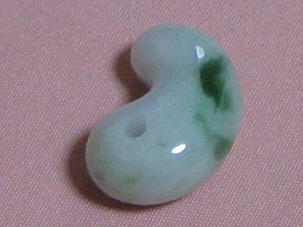 ★☆２２.5ｍｍ糸魚川ヒスイ翡翠（ひすい）勾玉（まがたま）☆★