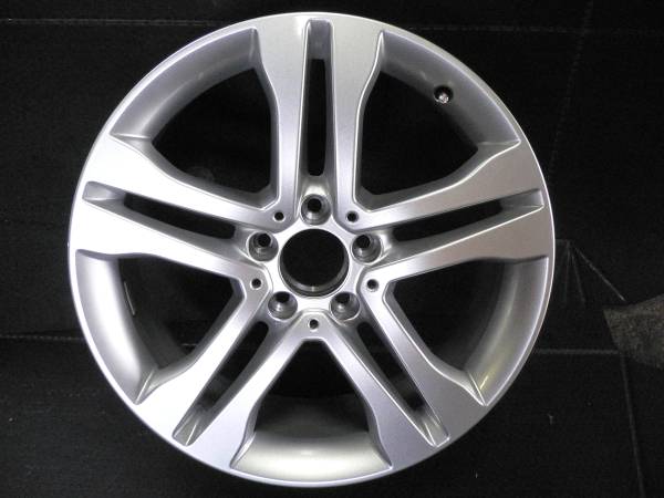 ベンツ純正　GLAクラス　現行モデル　18インチ　美品！