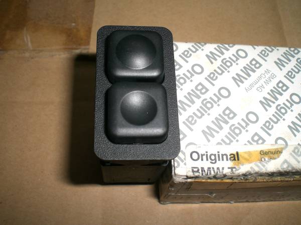 BMW 純正　E30 フォグランプスイッチ　新品_1