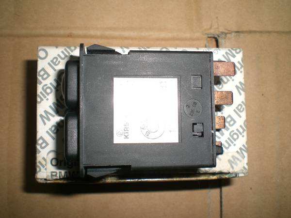 BMW 純正　E30 フォグランプスイッチ　新品_2