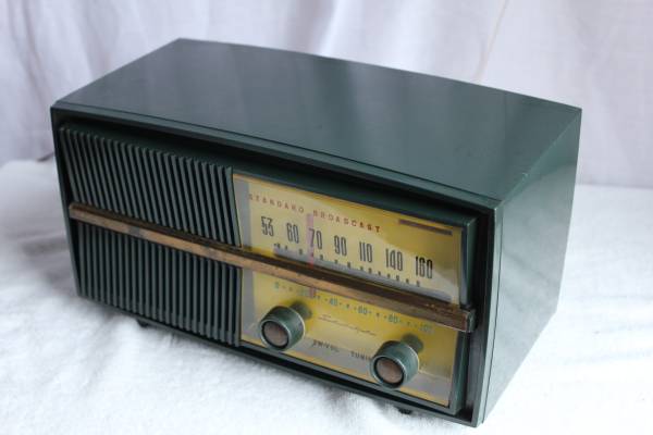 サンヨー　ＳＳ－３２型　ｍＴ真空管５球　ラジオ　｛受信｝