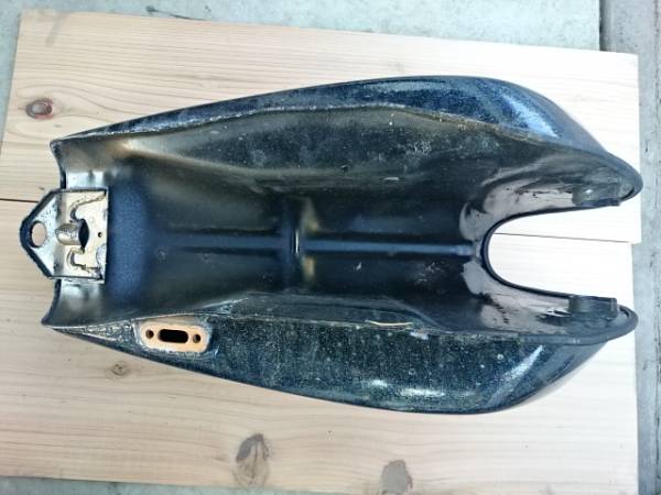 SR400:純正タンク:凹みなし！ラメ緑？再塗装用ジャンク(ヤマハ用 