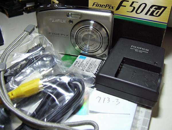 通販オフィシャルストア □□ FinePix F50fd 付属品付き（713-3） □□