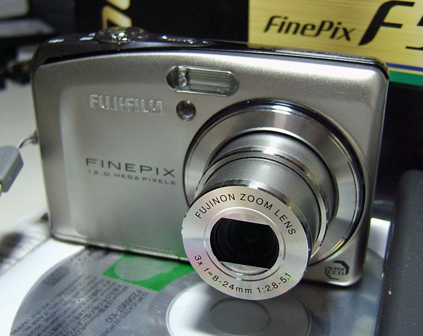 ★動作確認済★FUJIFILM FinePix F50fd 付属品セット 通販オフィシャルストア □□ FinePix F50fd 付属品付き（713-3） □□