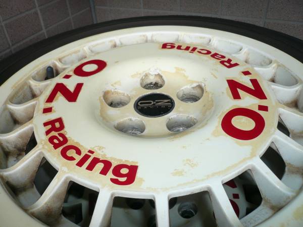 OZ ラリーレーシング 15インチ 5穴 PCD100 オフセット40 旧字体(社外品 OZ ラリーレーシング 15インチ 5穴 PCD100 オフセット40 旧字体(社外品