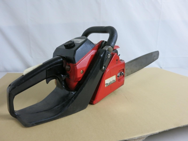 マキタ　エンジンチェンソー E4045A ジャンク品