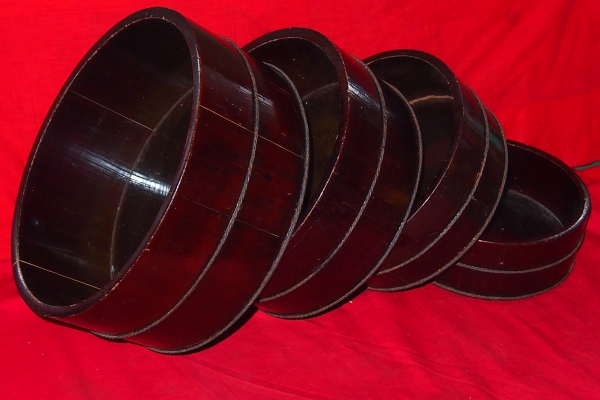 山奥の旧家より　漆塗りの桶　四点セット　時代物