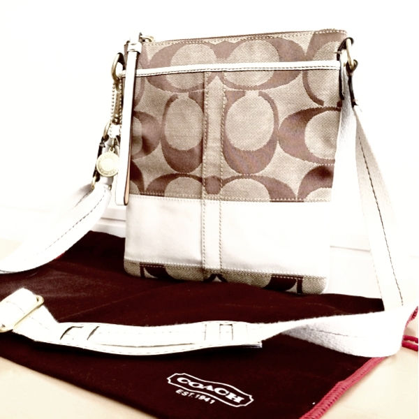 ［極美品］価格69，000円！COACHシグネチャーショルダーバッグ