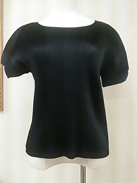 プリーツプリーズ 黒 丸襟 半袖 トップス 中古
