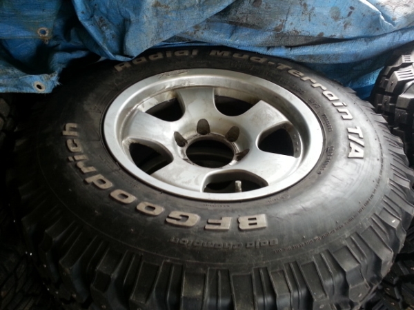 LT265/75R16 4本 スパイクタイヤ おまけアルミホイール付き スパイク