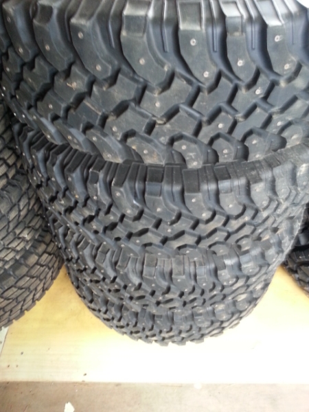LT265/75R16 4本 スパイクタイヤ おまけアルミホイール付き スパイク