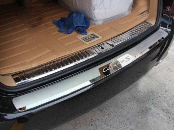ポルシェ 958 カイエンS リアゲートトリム リアバンパーガード