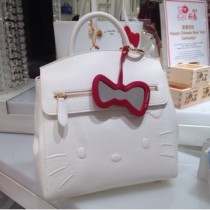 新品 サマンサ×キティ コラボ リュック　リボンチャーム 白