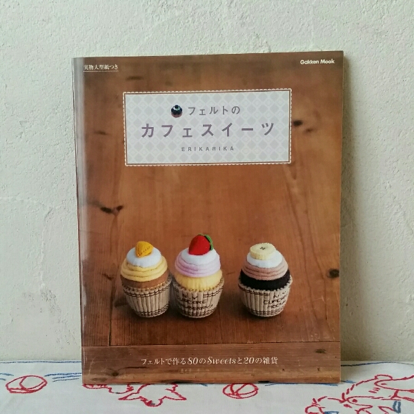 手芸本 入手困難 フェルトのカフェスイーツ 実物大型紙付 手芸 売買されたオークション情報 Yahooの商品情報をアーカイブ公開 オークファン Aucfan Com