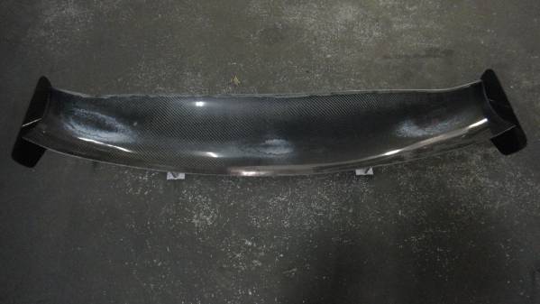 カーボン　ウィング　黒