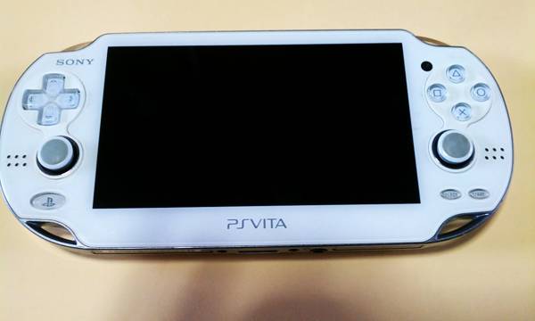 激安☆PS VITA PCH-1000 本体 ホワイト☆