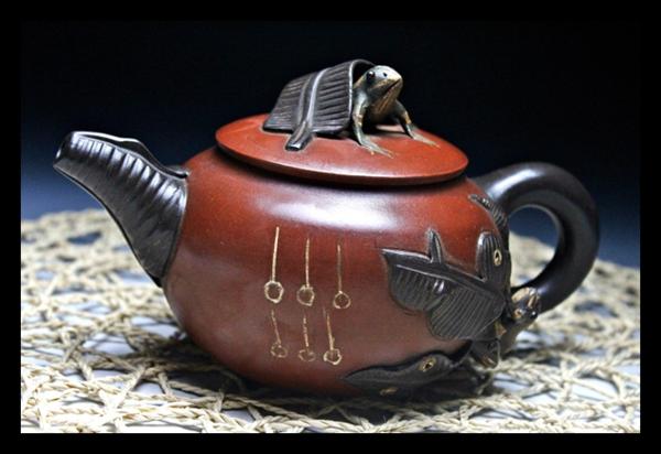 京華屋X308 精彫朱泥急須 枝葉蛙胴&蓋 極上品 在銘：蒋蓉