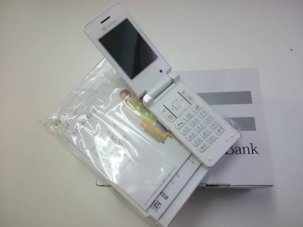 SoftBank 821SC ホワイト ★新品未使用! 送料無料!!