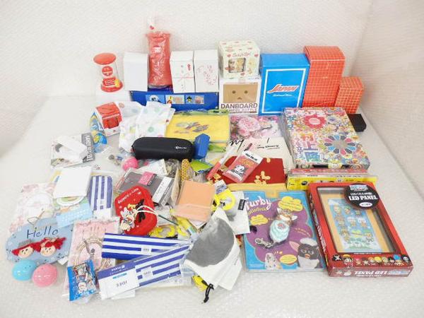 処分 キーホルダー ファービー 貯金箱 筆箱 ダンボー等 梱0 5 貯金箱 売買されたオークション情報 Yahooの商品情報をアーカイブ公開 オークファン Aucfan Com