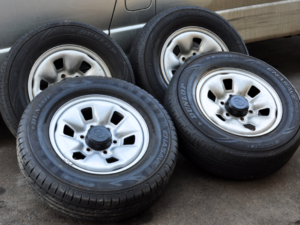 ★15年製 DUNLOP RV504 215/70R15 ホイール付タイヤ4本 札幌★