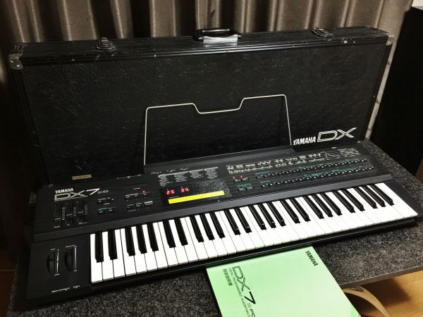 良品 YAMAHA DX7 Ⅱ-D シンセサイザー ハードケース付き 動作品 ヤマハ