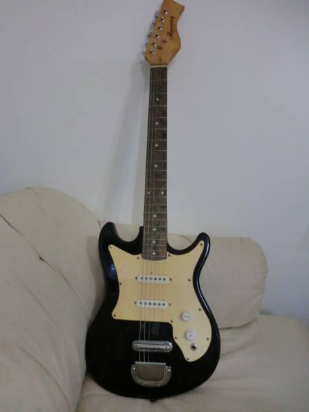 HARMONY　ビンテージ？　ストラトみたいな？？？