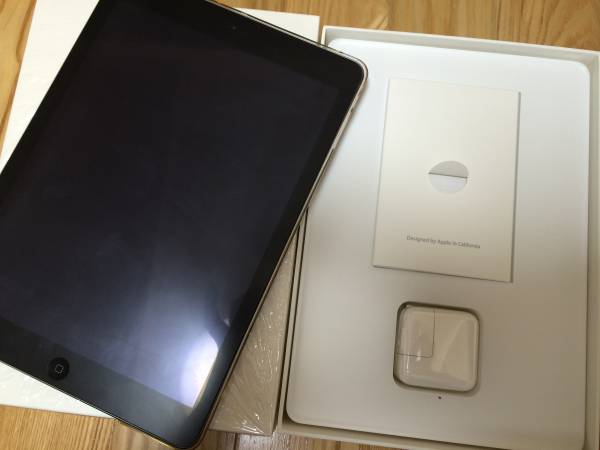 美品●iPad Air Wi-Fi 16GB / スペースグレイ　ケース付●MD785J