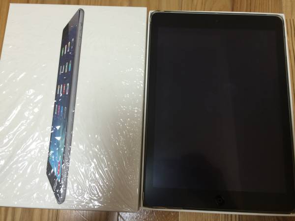 美品●iPad Air Wi-Fi 16GB / スペースグレイ　ケース付●MD785J