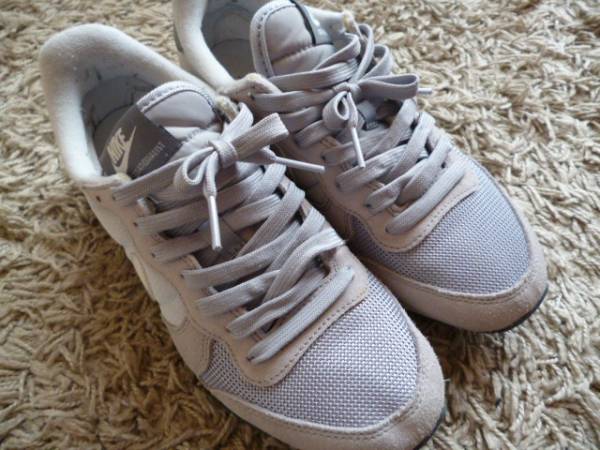 ナイキ　インターナショナリスト　グレー　23.5