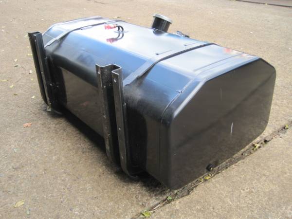 新車外し　300L燃料タンク　予備タンク等に　