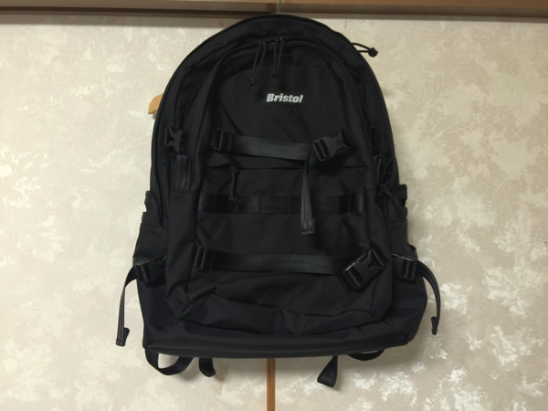 美品FCRB Bristol NEW ERA リュック 大容量 バックパック 黒 の公式オンラインストア 美品 正規品 F.C.R.B×NEW ERA バックパック 黒