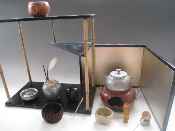 古い雛道具 茶道具一式 稀少！ 銅製茶釜の古い雛道具 【公式通販】