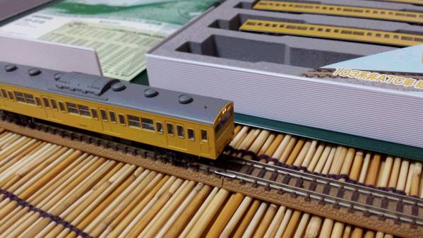 E655系 KATO 4935-1 なごみ(和)と特別車両が入線しました。 ⁄ 10-1991