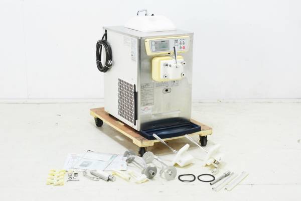 SALE，お得 ☆SANYO ソフトクリームフリーザー SSF-M161PN B33☆