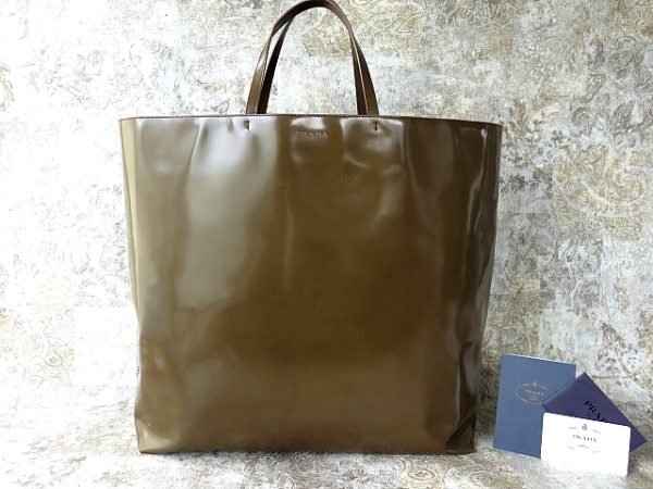PRADA エナメル トート バッグ Brown