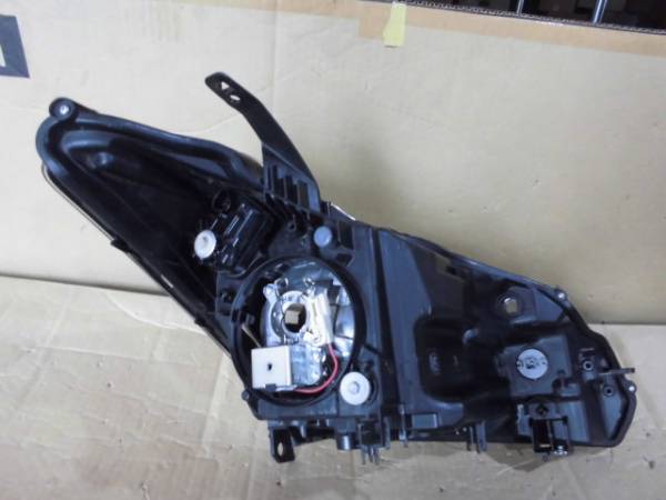 即決　フリード　GB3/GB4　後期　HID　左ヘッドライト 純正