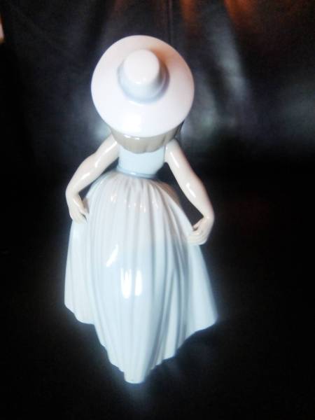 LLADRO' リヤドロ 帽子を被った少女 フィギュリン 新品未使用 【公式通販】