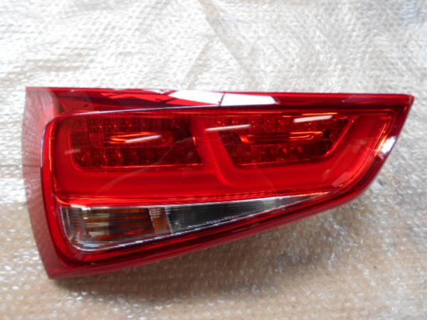 アウディ　8X　A1　左テールレンズ　(16M186)