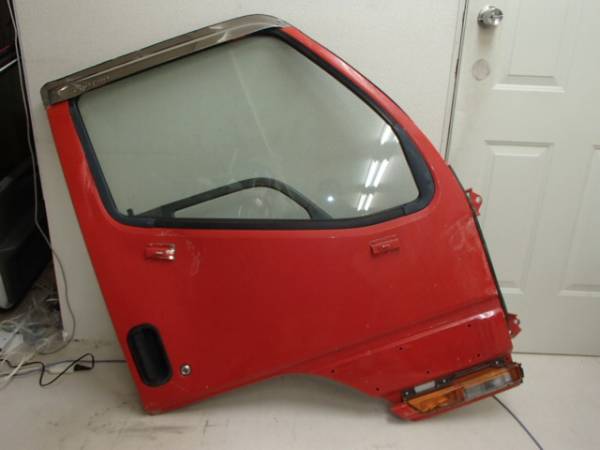 三菱キャンター　ダブルキャブ用運転席ドア