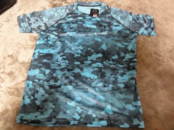 アンダーアーマー　Tシャツ迷彩青　M新品