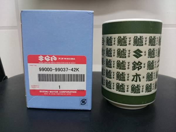 ★スズキ　湯呑み　「初代」　未使用　箱入り　ばくおん　聖杯★
