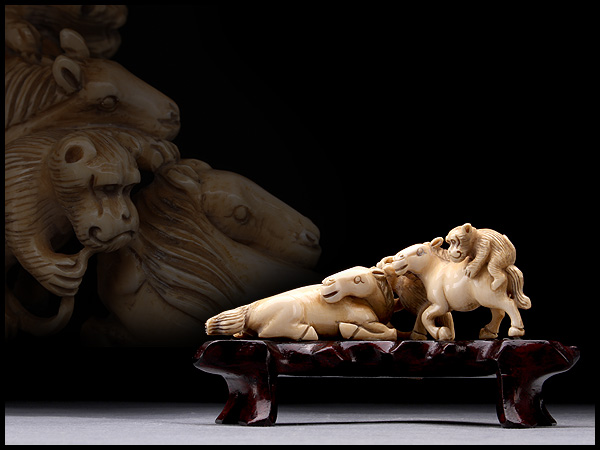 AR057 象牙雕馬上封猴・象牙雕馬猴子游戯 底座付☆中国古玩置物